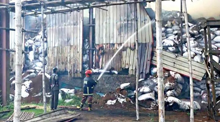 বরিশালে ওষুধ কারখানায় আগুন